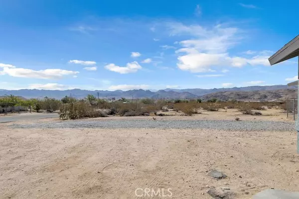 Joshua Tree, CA 92252,4588 Avenida La Flora Desierta