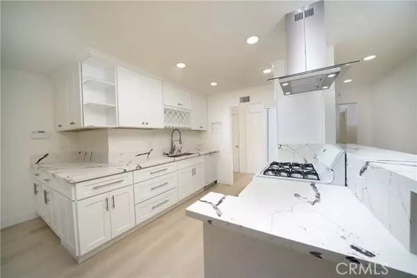 Huntington Beach, CA 92647,17121 Granada LN