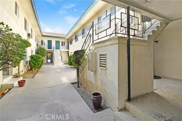 Valley Village, CA 91607,5763 Laurel Canyon BLD