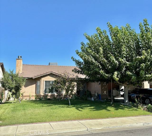 323 Calle De La Vina, Delano, CA 93215