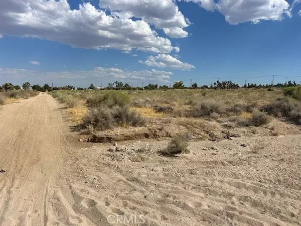 Phelan, CA 92371,9757 Lebec RD