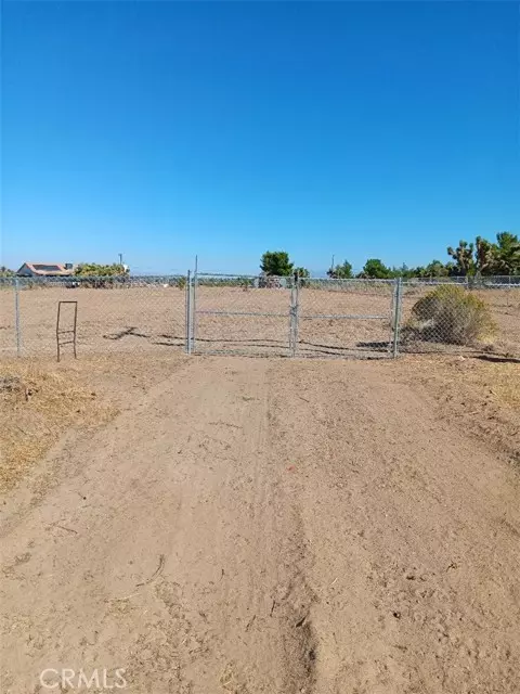 Phelan, CA 92371,9575 Paramount RD