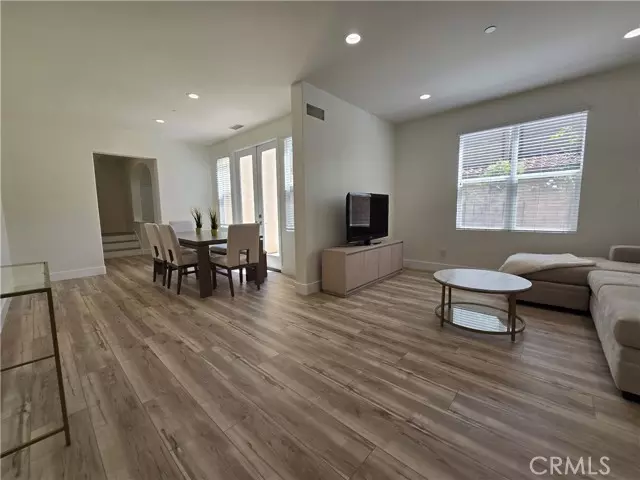 Irvine, CA 92620,94 Chantilly