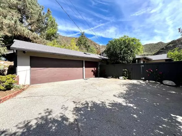 La Crescenta, CA 91214,5926 Canyonside RD