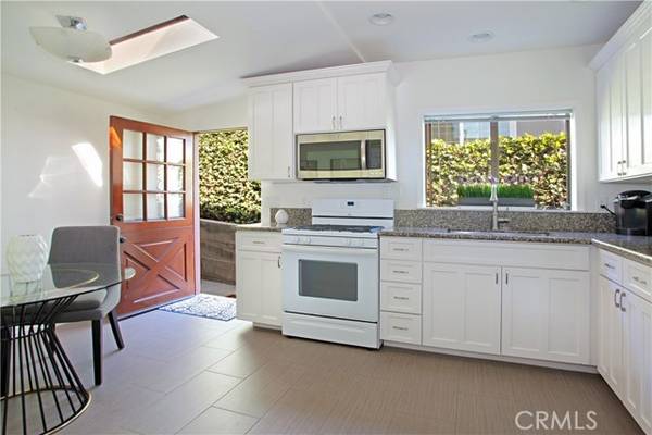 405 Heliotrope AVE B, Corona Del Mar, CA 92625