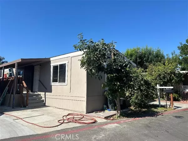 106 S Colombo LN, Tustin, CA 92780