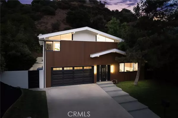 Encino, CA 91436,16995 Escalon DR