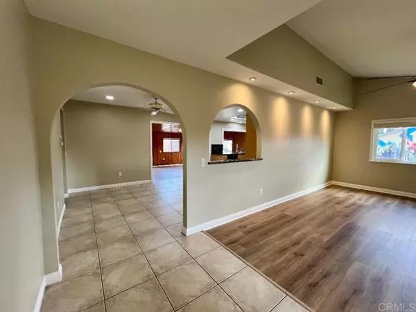 Escondido, CA 92025,642 Utah WAY