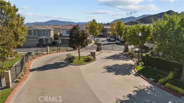 Newhall, CA 91350,26008 Lindale PL