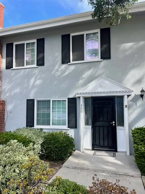 300 Santa Isabel AVE B, Costa Mesa, CA 92627