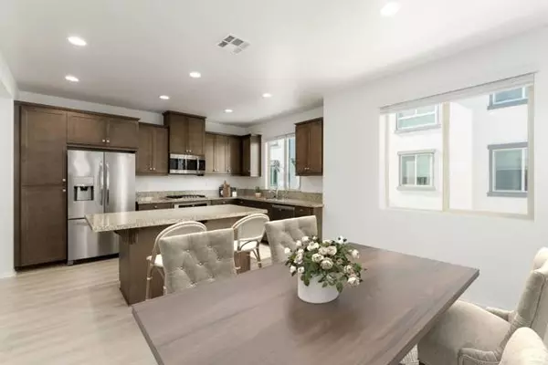 Vista, CA 92081,2231 SOLARA LN