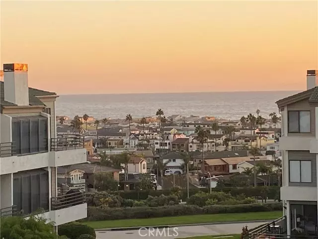 220 Nice LN 207, Newport Beach, CA 92663