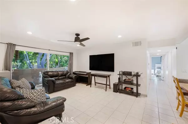 1001 W Macarthur 52, Santa Ana, CA 92707