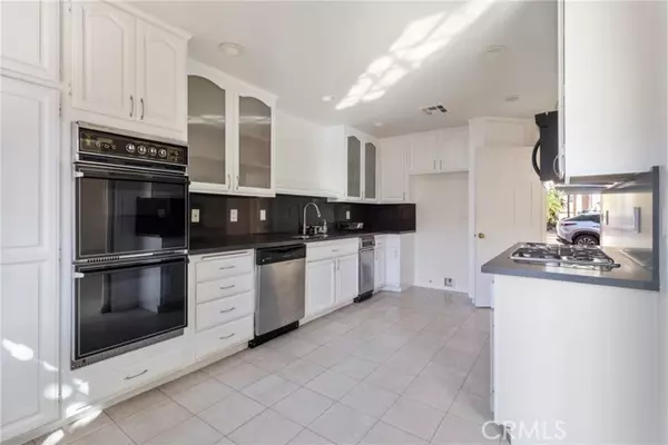 Encino, CA 91316,5200 White Oak AVE 4