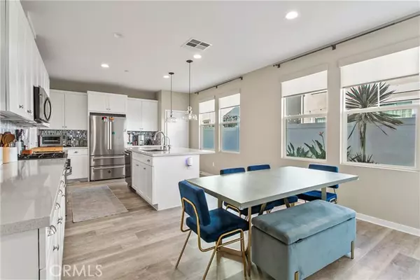 Costa Mesa, CA 92626,946 Sunlit LN