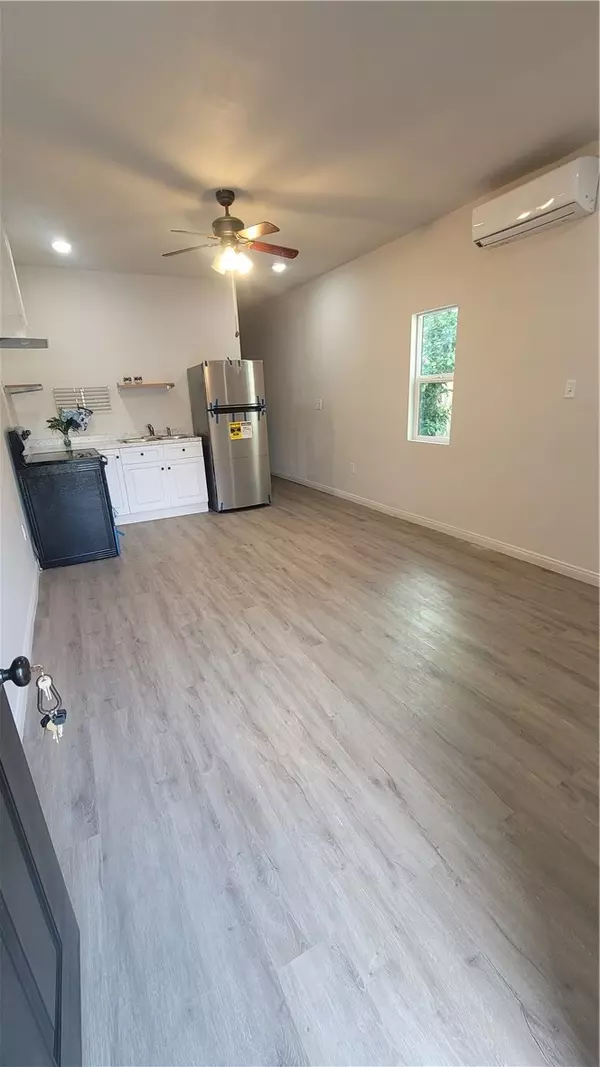 North Hollywood, CA 91602,10806 Sarah ST