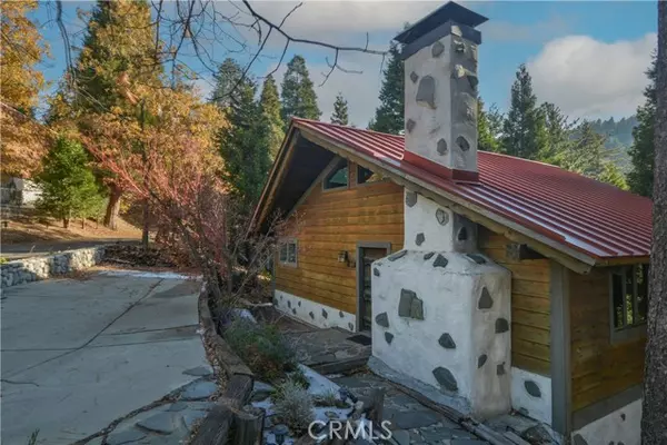 739 Bergschrund DR, Crestline, CA 92325