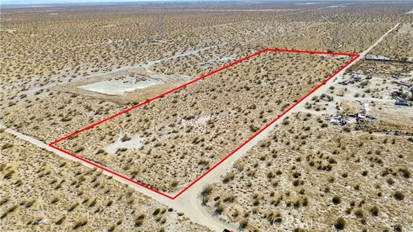 2 Sandstone, Phelan, CA 92371