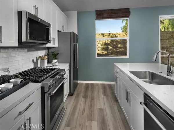 Redlands, CA 92374,2074 Bergamot ST