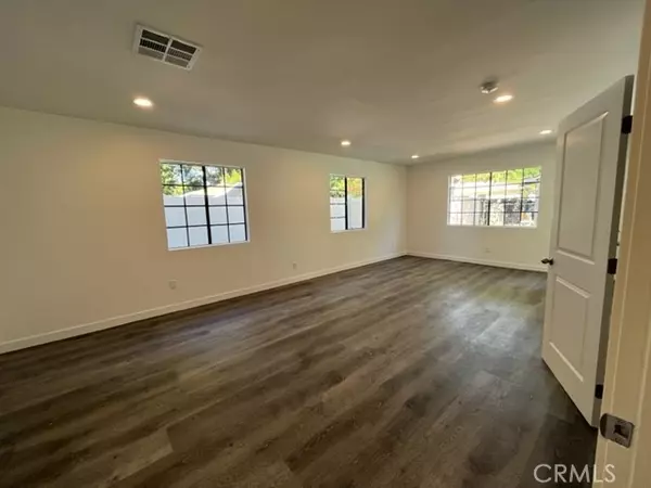 Tarzana, CA 91335,18741 Erwin ST