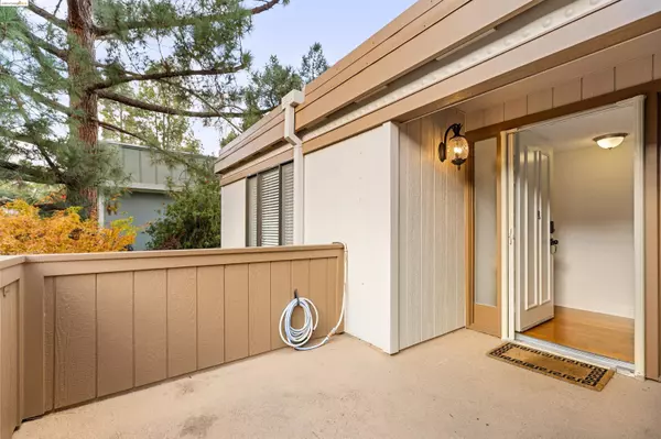 Walnut Creek, CA 94595,1125 Singingwood Ct 1