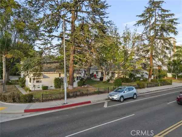 Studio City, CA 91602,11613 -27 Moorpark ST 11625