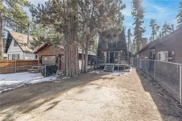 Big Bear City, CA 92314,326 E Country CLB