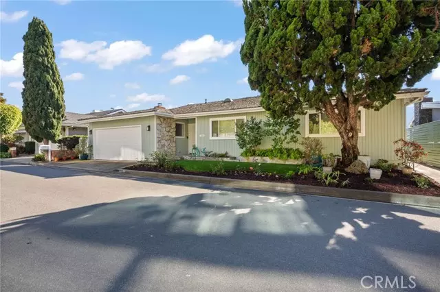 Laguna Beach, CA 92651,325 Heather PL