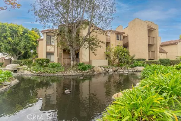 4861 Lago DR 201, Huntington Beach, CA 92649