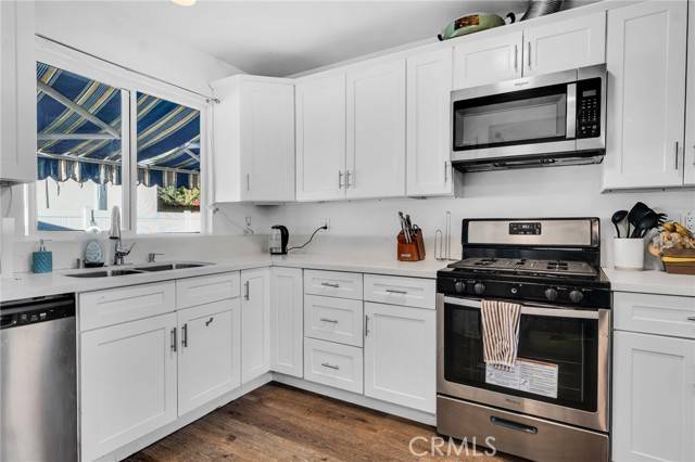 Canoga Park, CA 91303,22137 Gault ST
