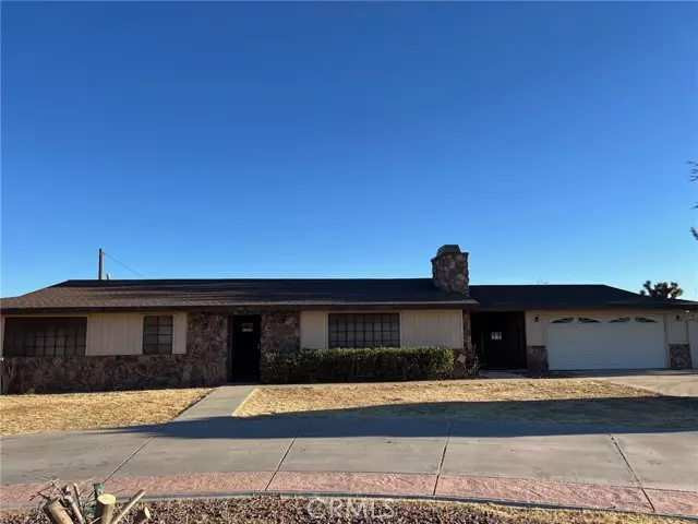 13807 Kiowa RD, Apple Valley, CA 92307