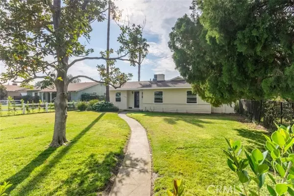 17024 Sherman WAY, Van Nuys, CA 91406