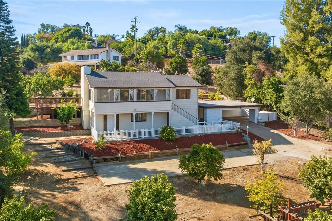 2401 Sunset DR, Escondido, CA 92025
