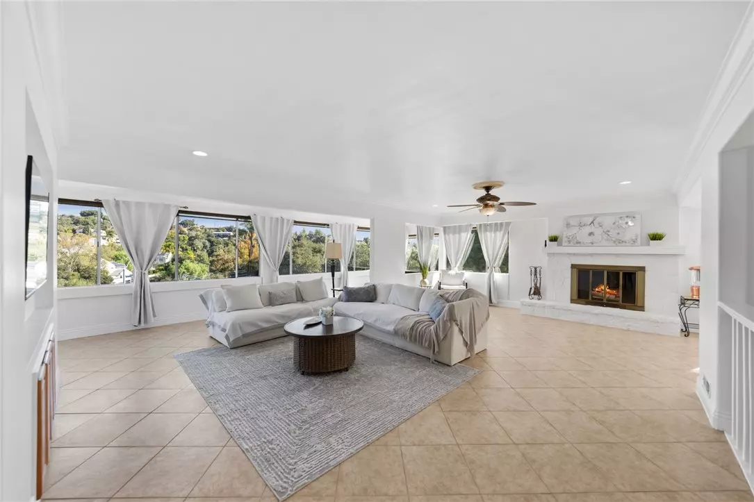 Escondido, CA 92025,2401 Sunset DR
