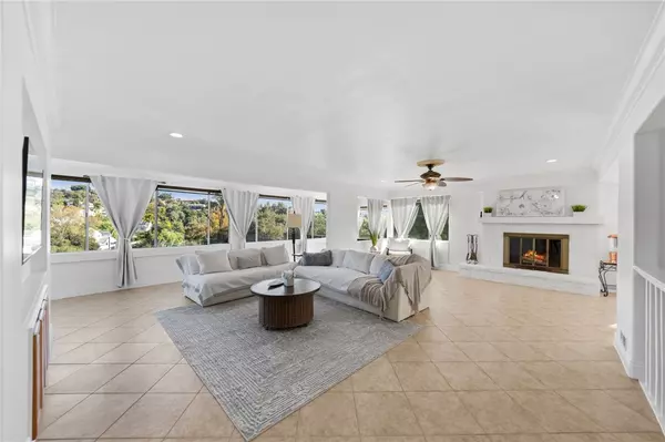 2401 Sunset DR, Escondido, CA 92025