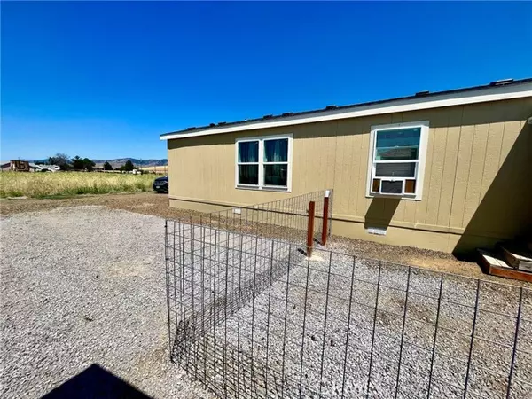 10314 Swigart Rd, Montague, CA 96064