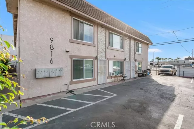 Bellflower, CA 90706,9816 Park ST