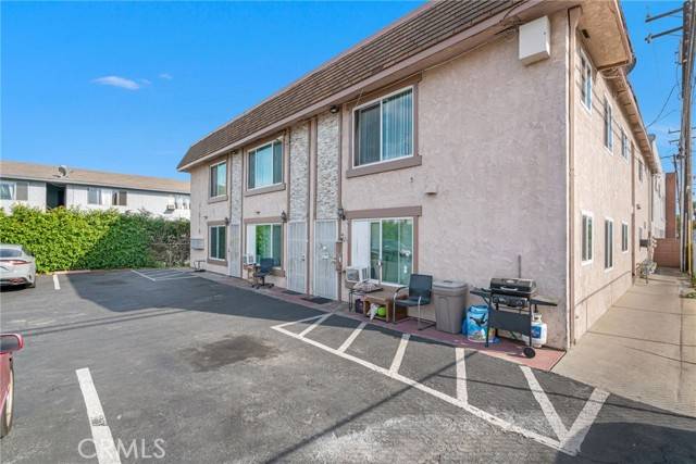 Bellflower, CA 90706,9816 Park ST