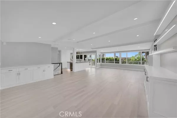 Newport Beach, CA 92663,1717 Cliff DR