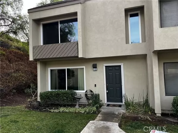 245 N Singingwood ST 12, Orange, CA 92869