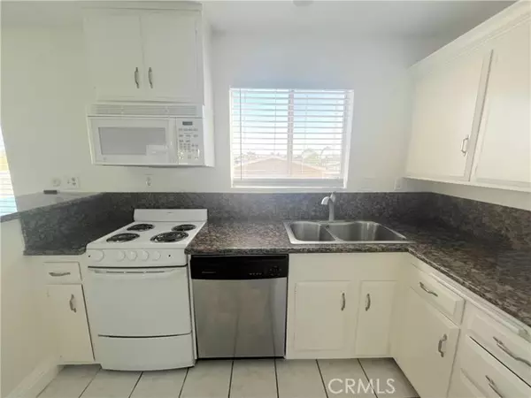 Costa Mesa, CA 92627,931 W 19th ST 35