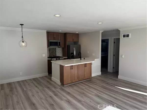 Huntington Beach, CA 92649,16582 Jib CIR 4