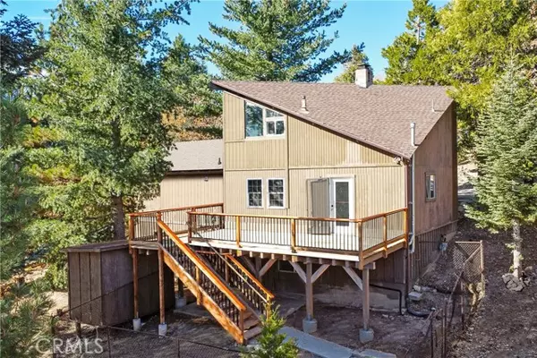 271 Chipmunk DR, Twin Peaks, CA 92391