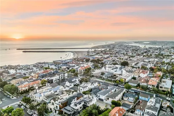 Corona Del Mar, CA 92625,314 Orchid AVE