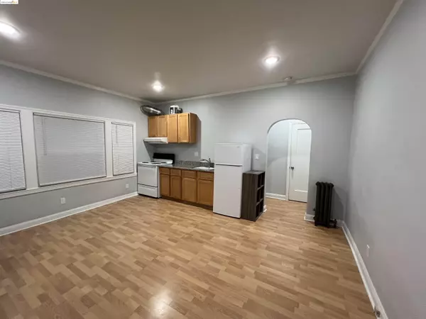 Berkeley, CA 94709-1859,1846 SPRUCE ST #4