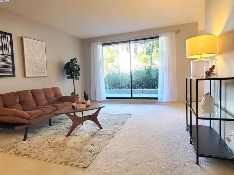 2 Admiral Dr 280, Emeryville, CA 94608