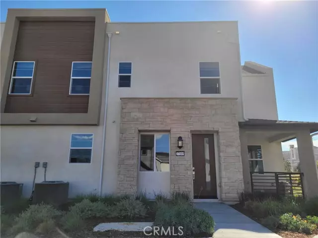 Valencia, CA 91381,27105 Trailview LN