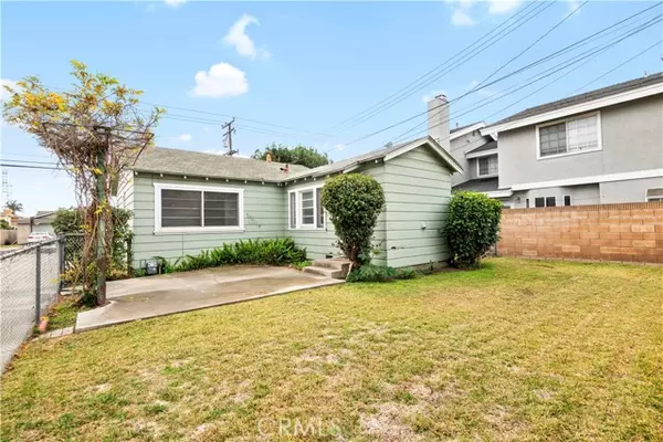 Bellflower, CA 90706,9455 Cedar ST