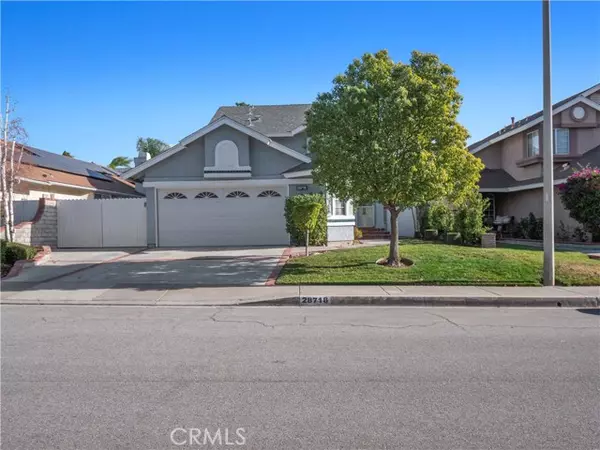 28718 Startree LN, Saugus, CA 91390