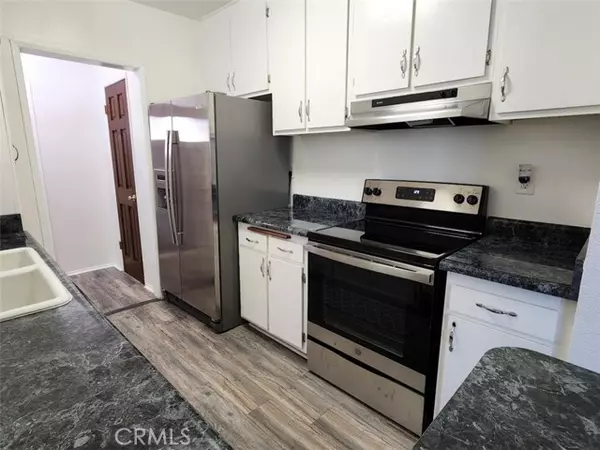 Tarzana, CA 91356,18307 Burbank BLD 14